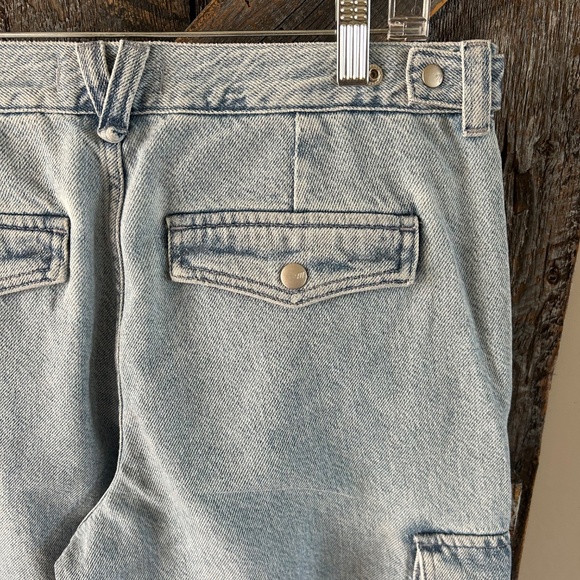 Women's Madewell Low Slung Cargo Jeans w/Waist Adjustable Pieces - Picture 4 of 7